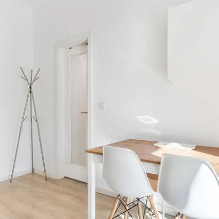 1bdr Cozy Flat In Heart Of By Lovelystay Apartment Lissabon